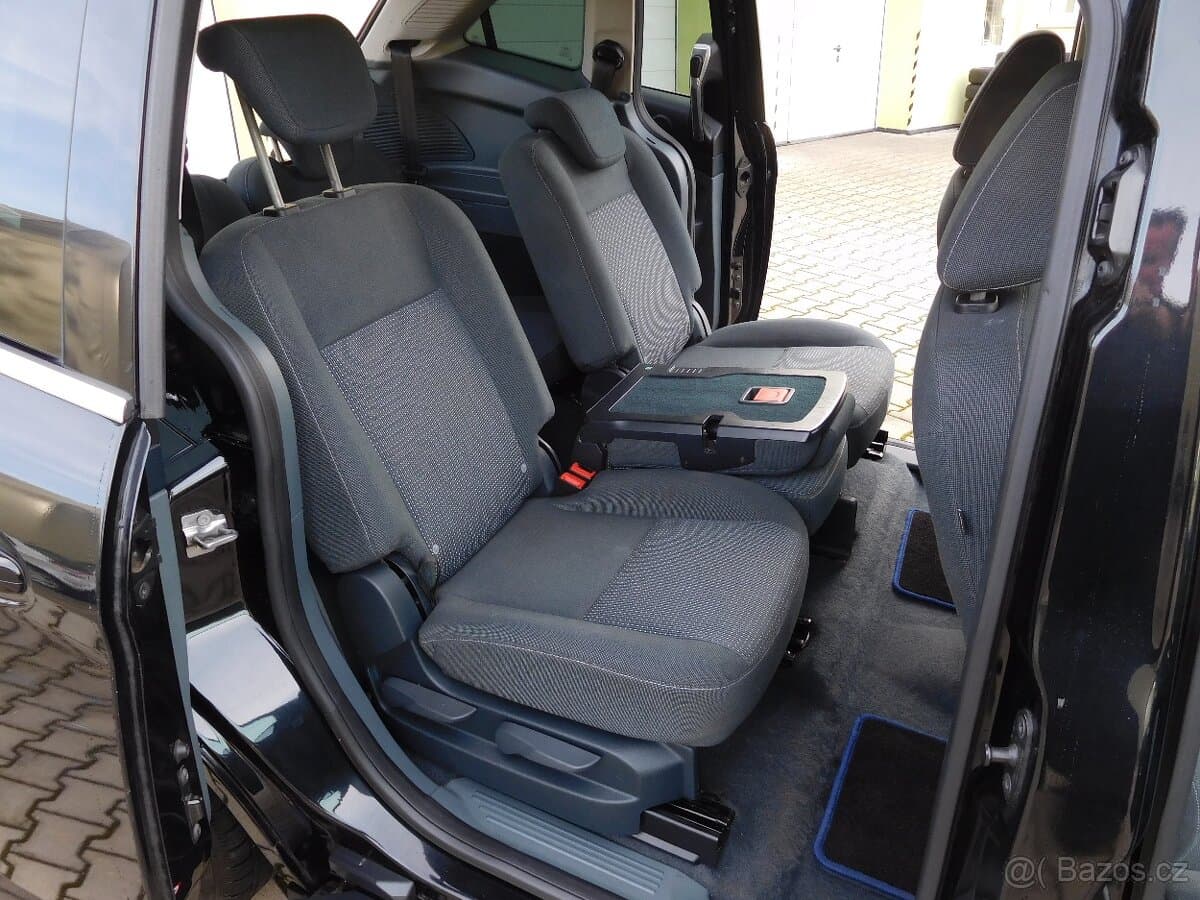 2011 Ford C-MAX - 14