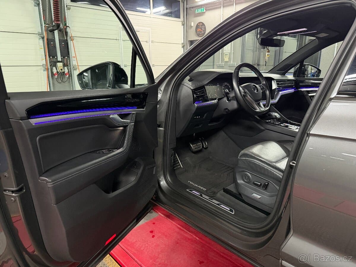 2019 Volkswagen TOUAREG - 14