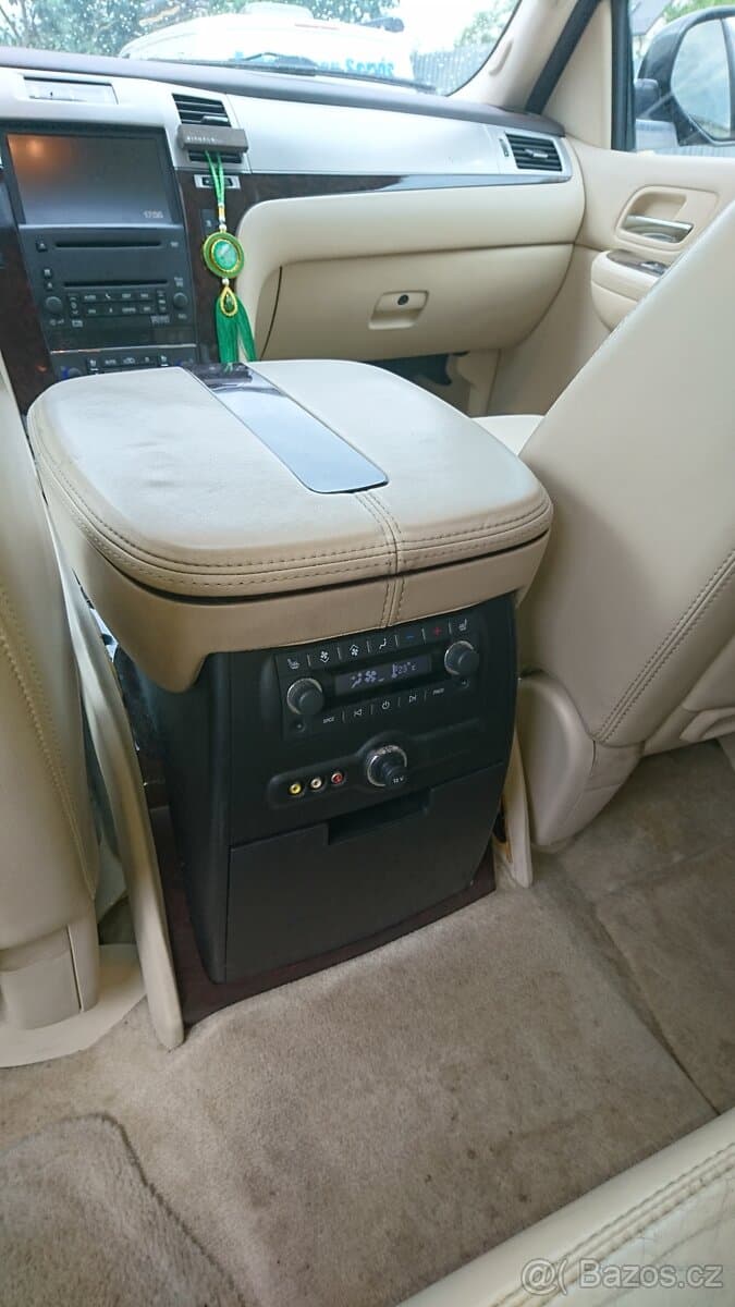 2008 Cadillac ESCALADE - 14