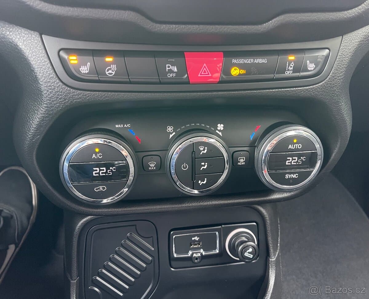 2015 Jeep RENEGADE - 14