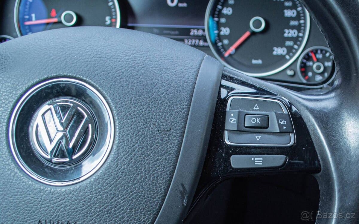 2016 Volkswagen TOUAREG - 14
