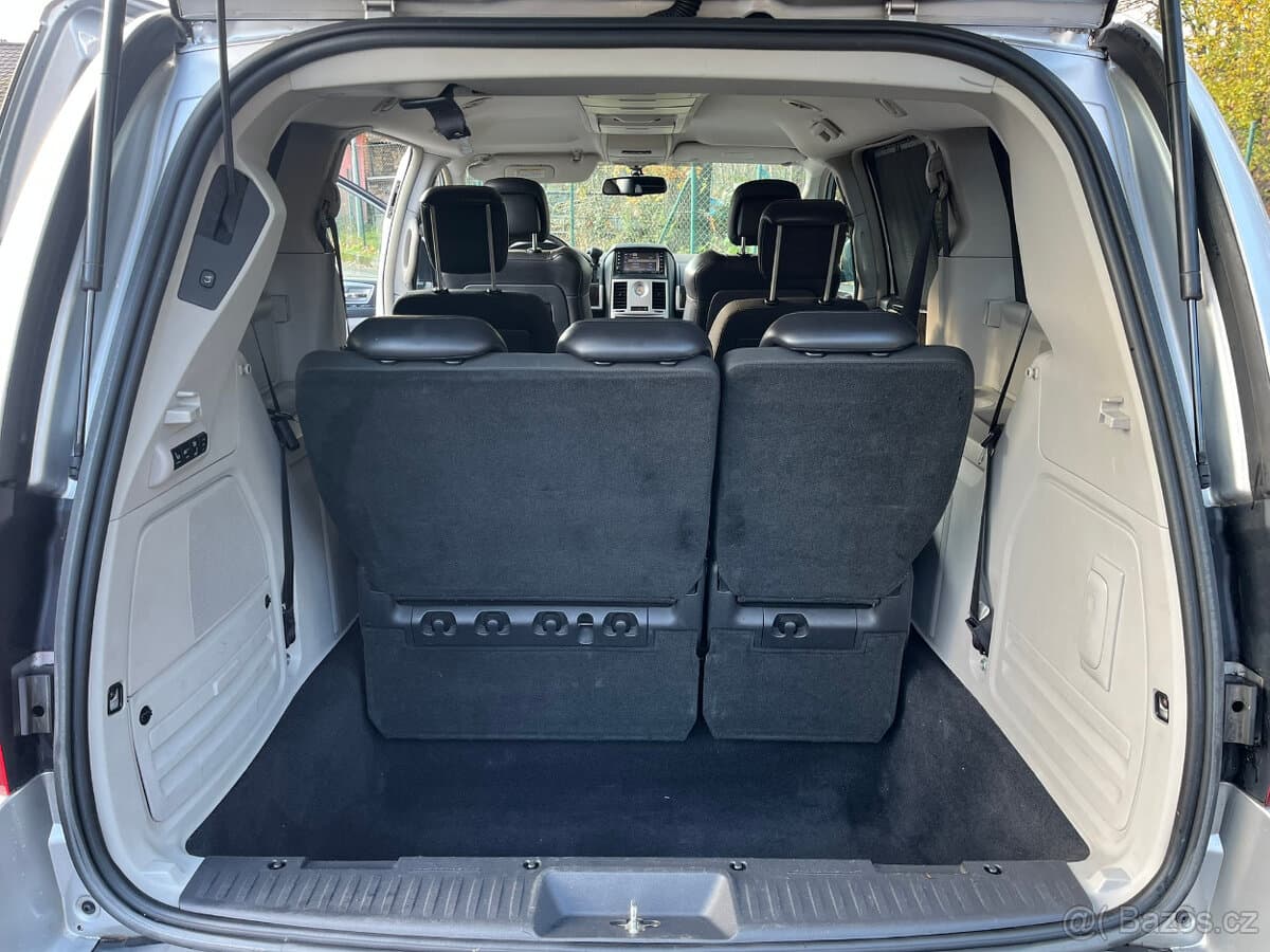 2011 Chrysler VOYAGER - 14