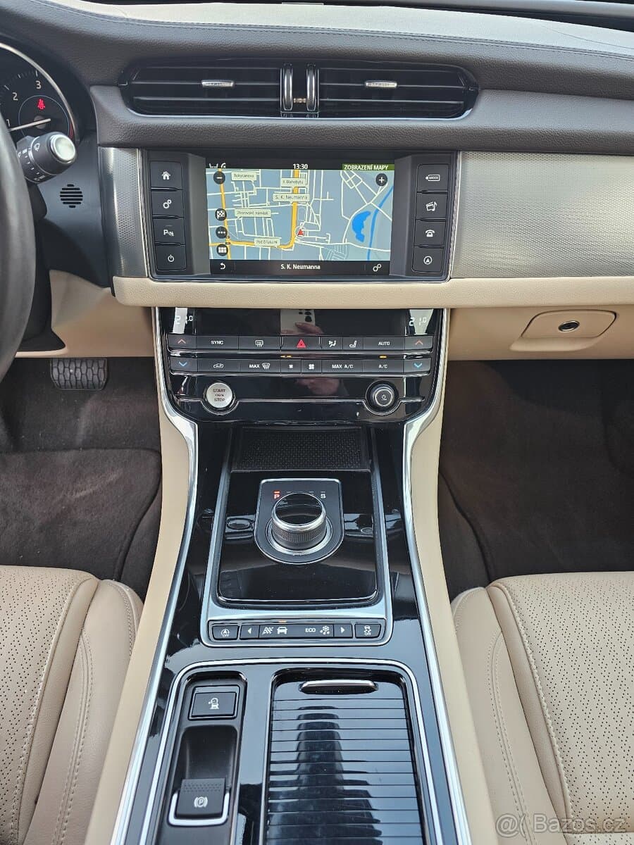 2019 Jaguar XF - 14