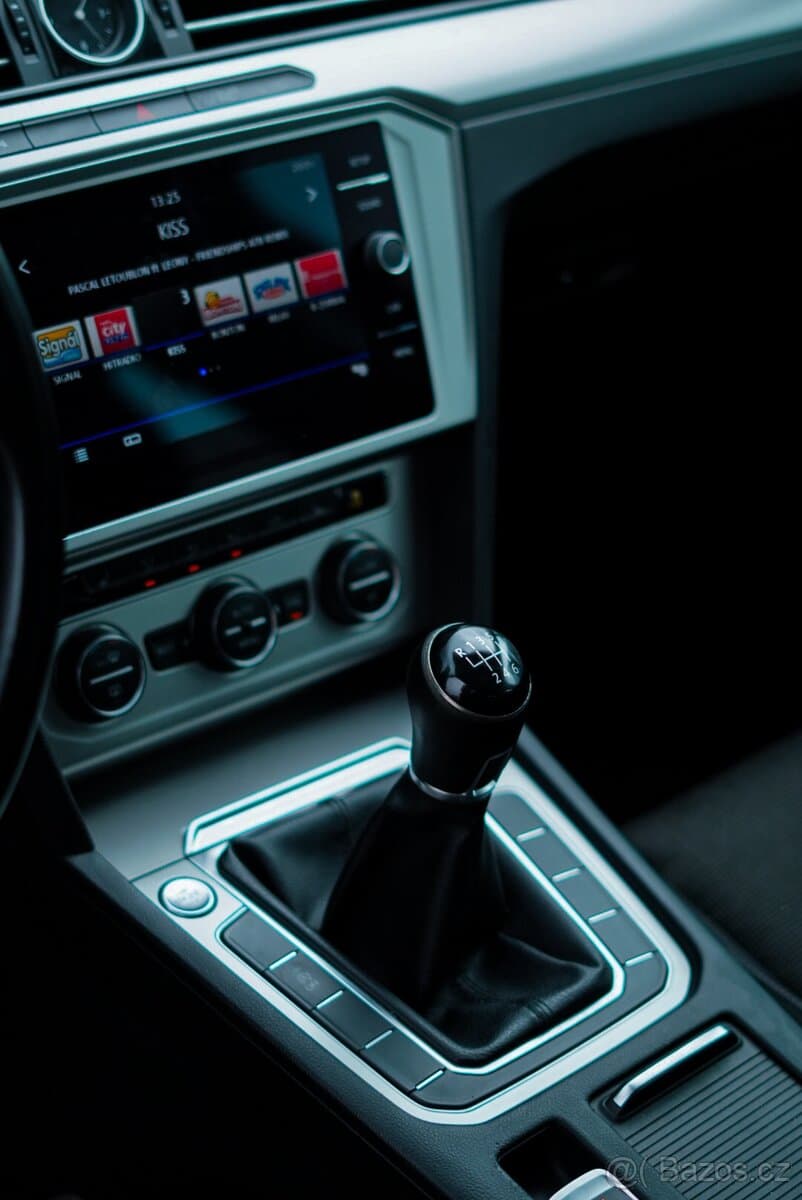 2018 Volkswagen PASSAT - 14