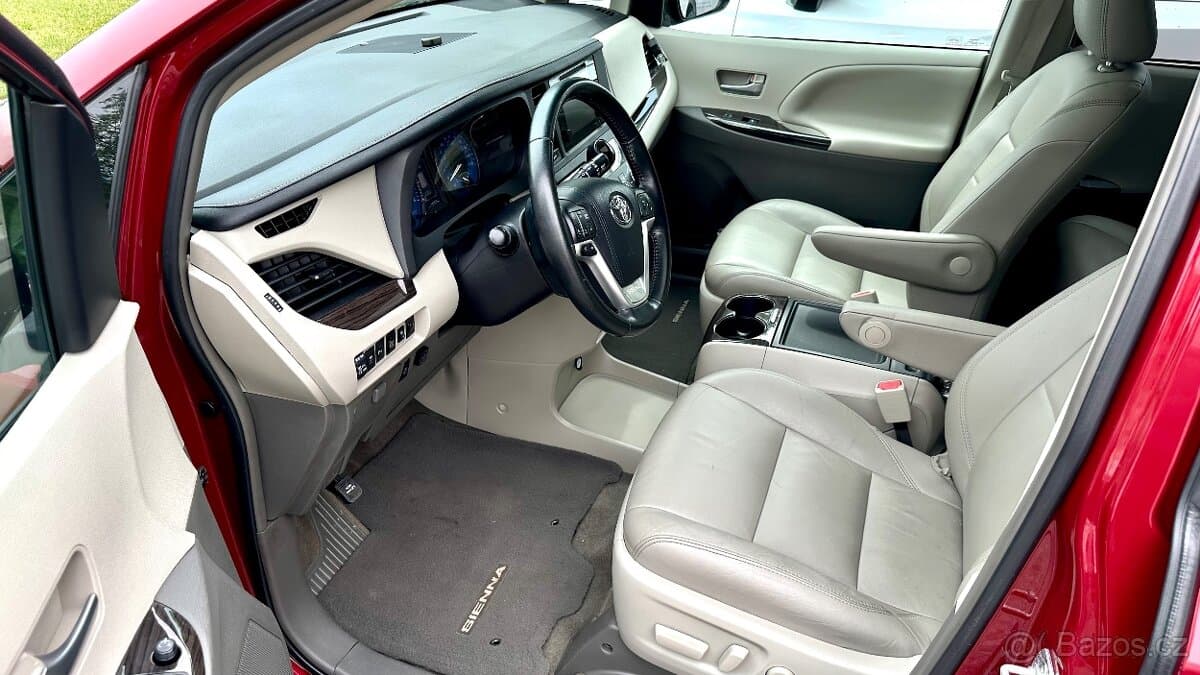 2016 Toyota SIENNA - 14