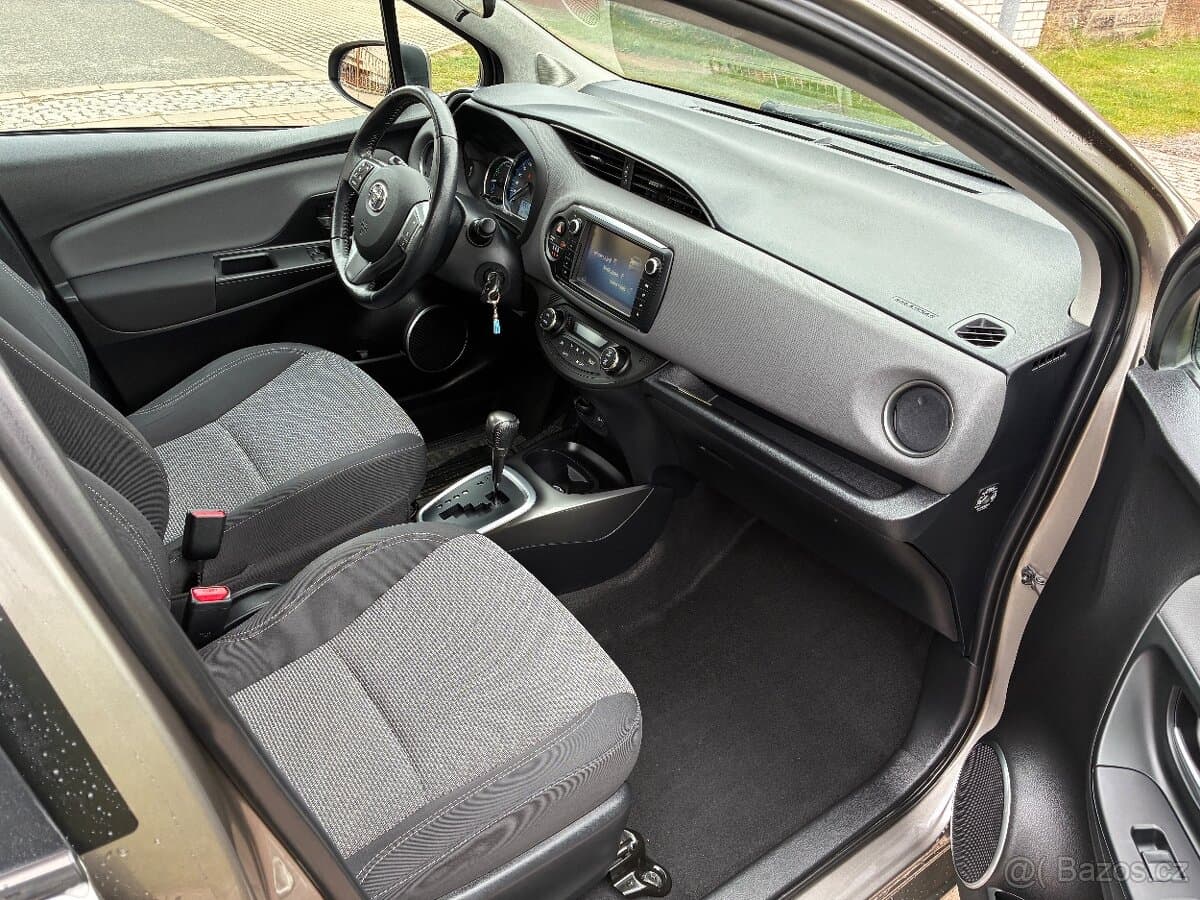2016 Toyota YARIS - 15