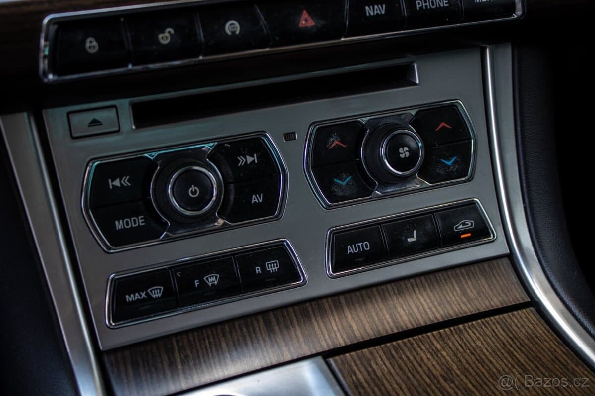 2011 Jaguar XF - 15