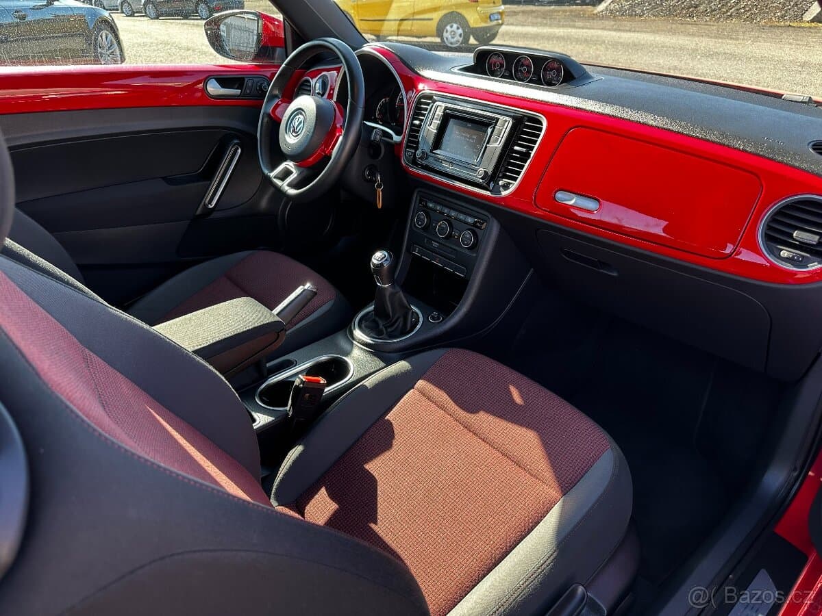 2015 Volkswagen BEETLE - 15