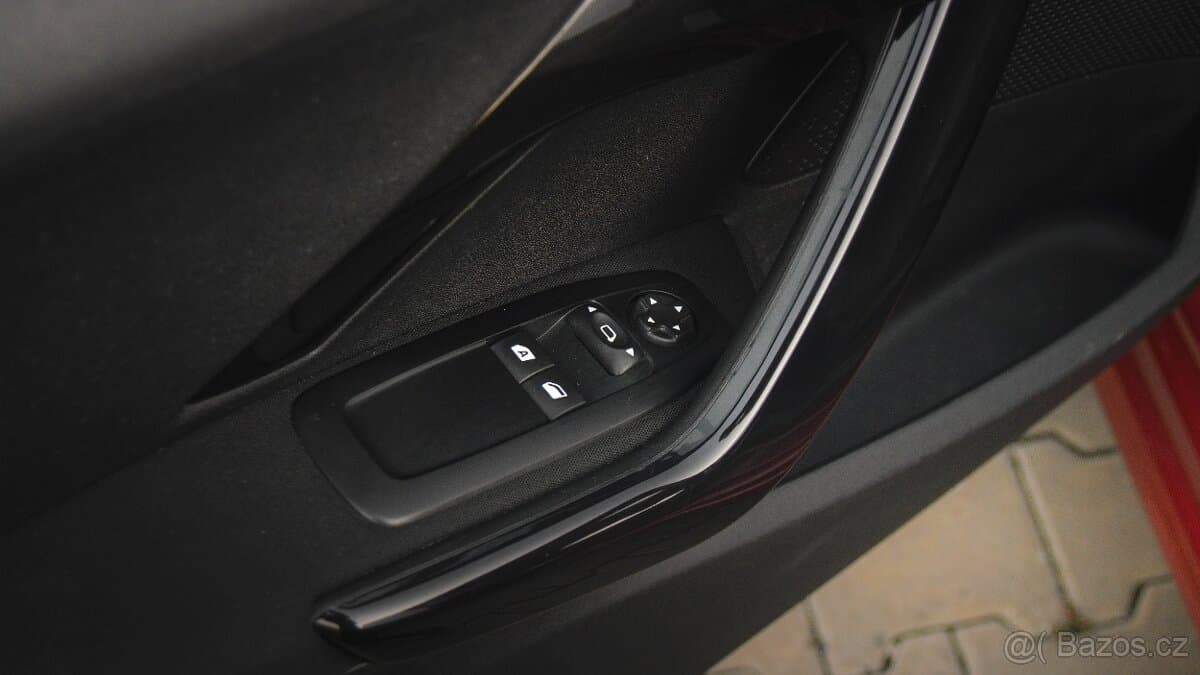 2016 Peugeot 208 - 15