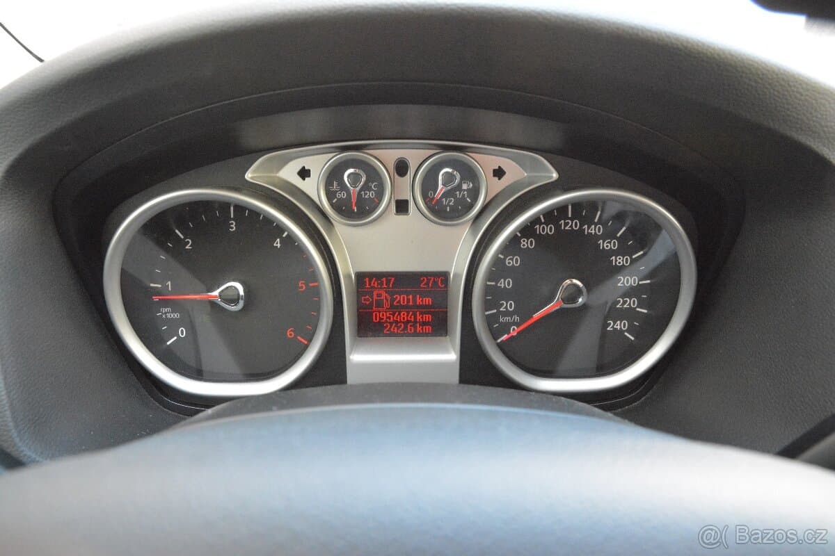 2010 Ford FOCUS - 15