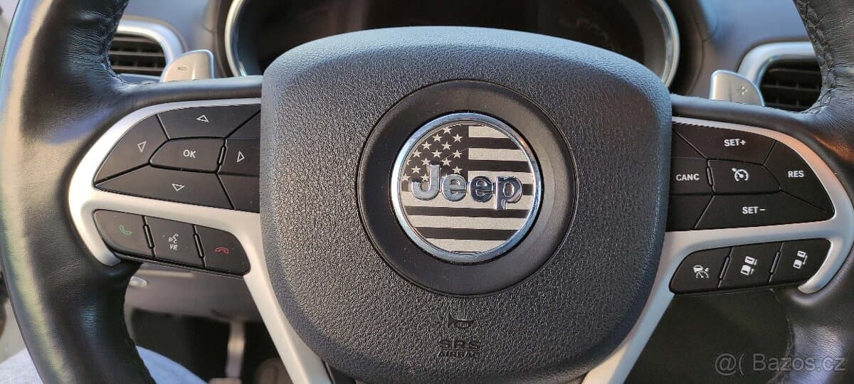 2018 Jeep CHEROKEE - 15