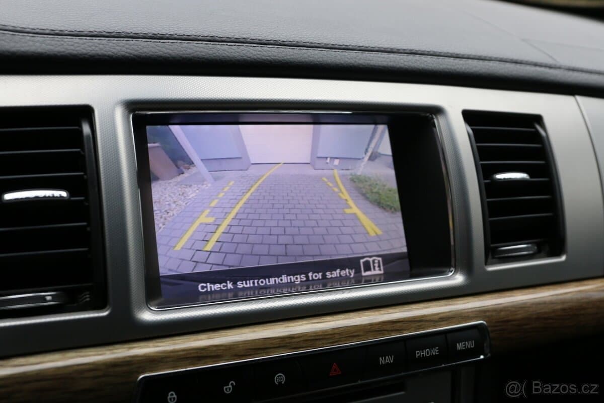 2012 Jaguar XF - 15