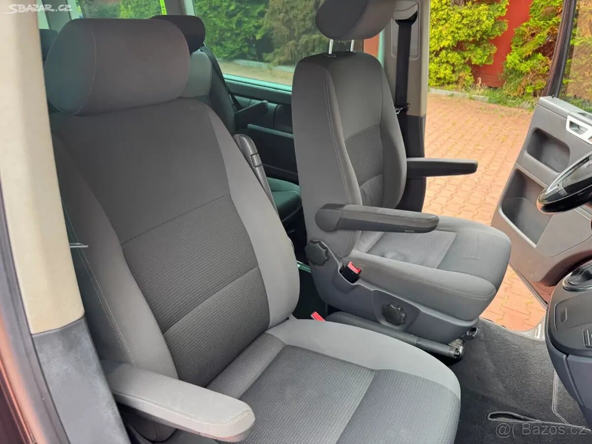 2011 Volkswagen MULTIVAN - 15