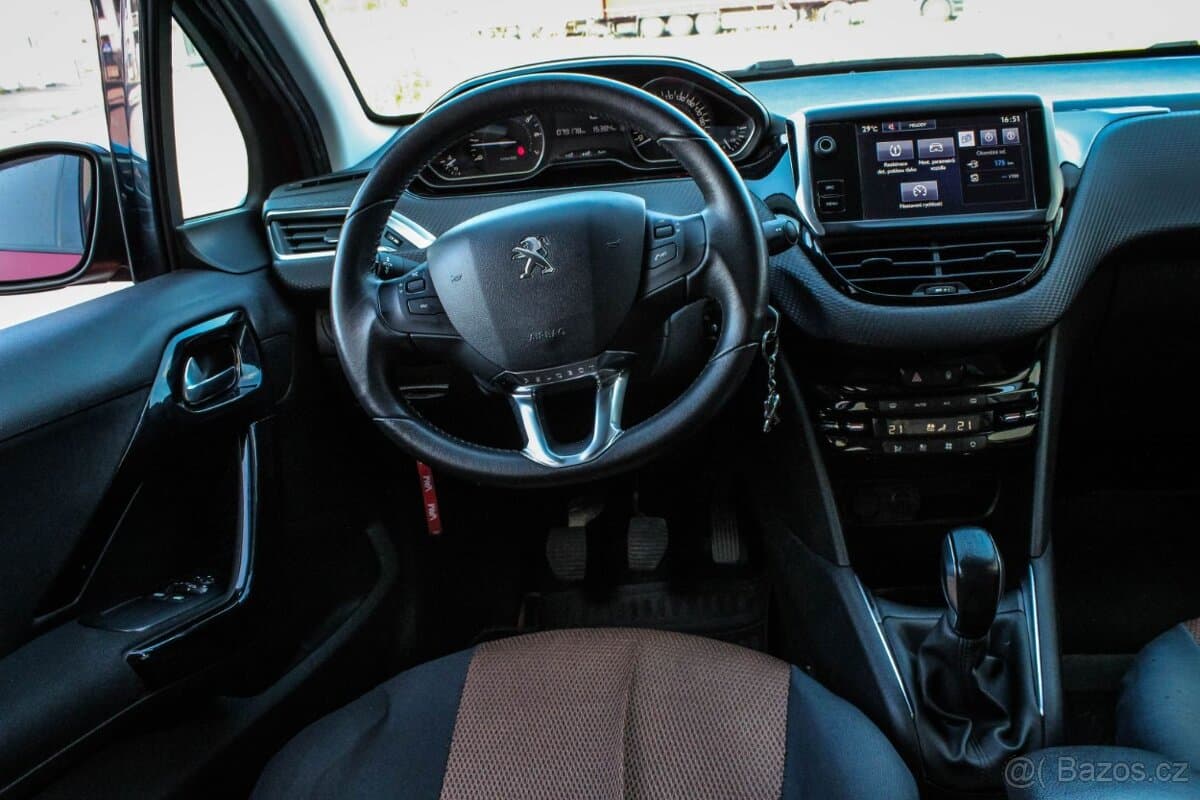 2016 Peugeot 208 - 15