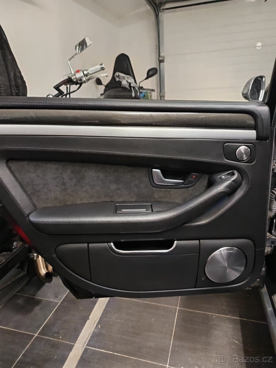 2008 Audi S8 - 15