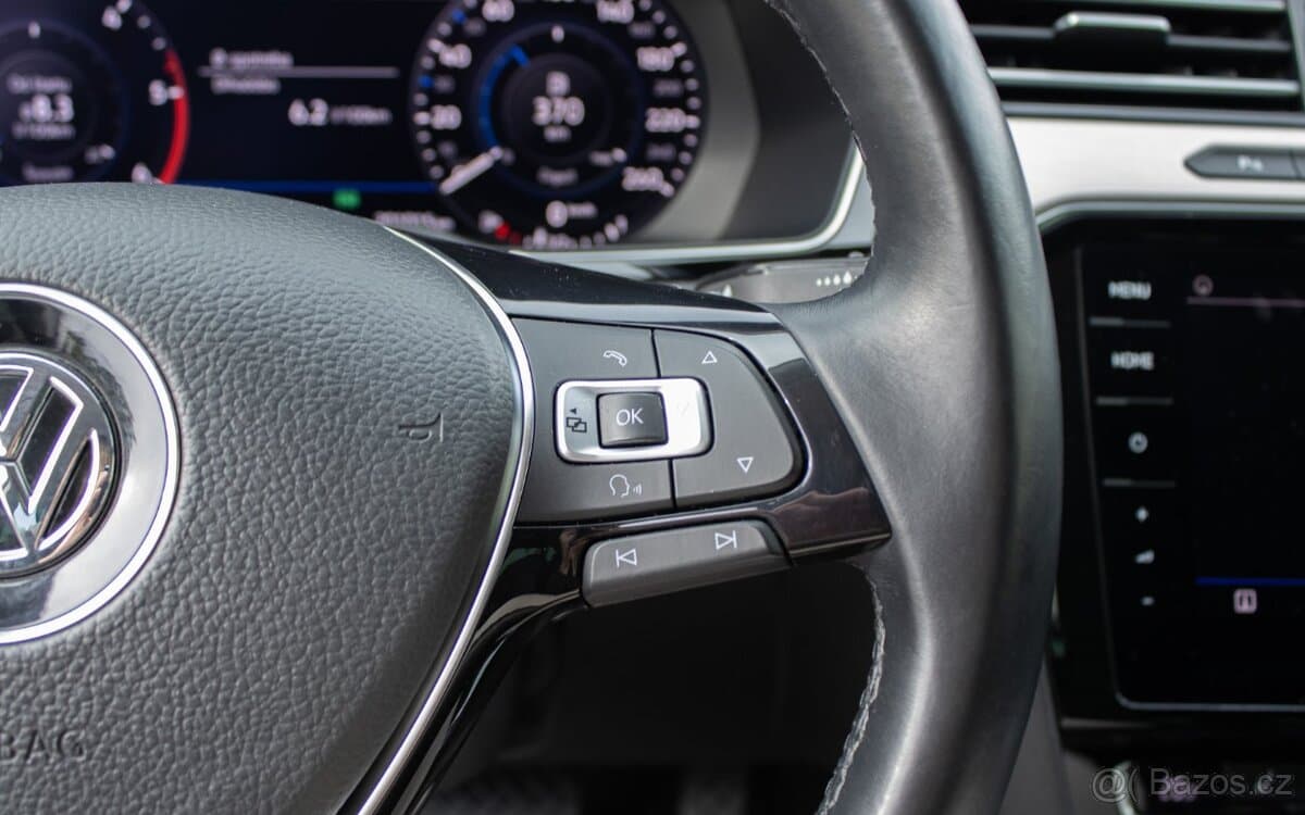 2018 Volkswagen PASSAT - 15