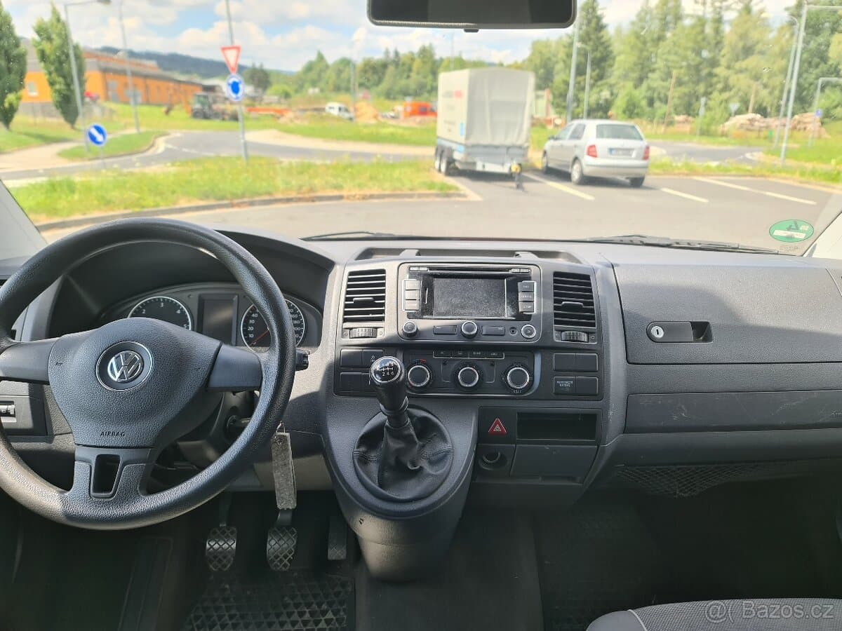 2011 Volkswagen MULTIVAN - 15