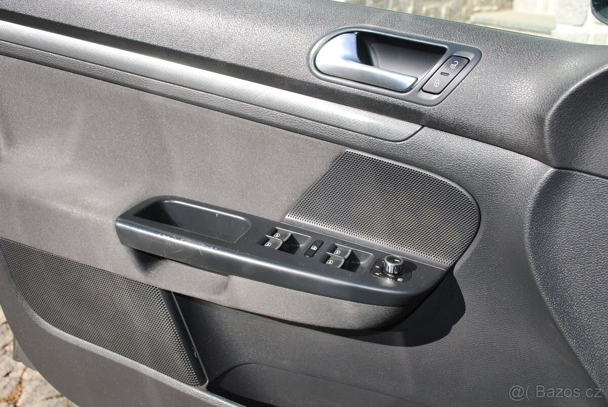 2011 Volkswagen GOLF - 15