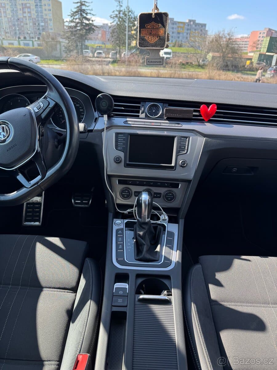 2017 Volkswagen PASSAT - 15