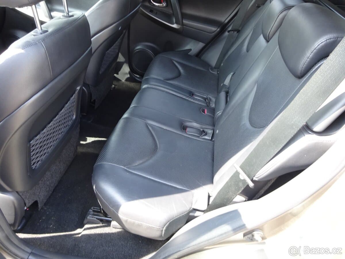 2011 Toyota RAV4 - 15