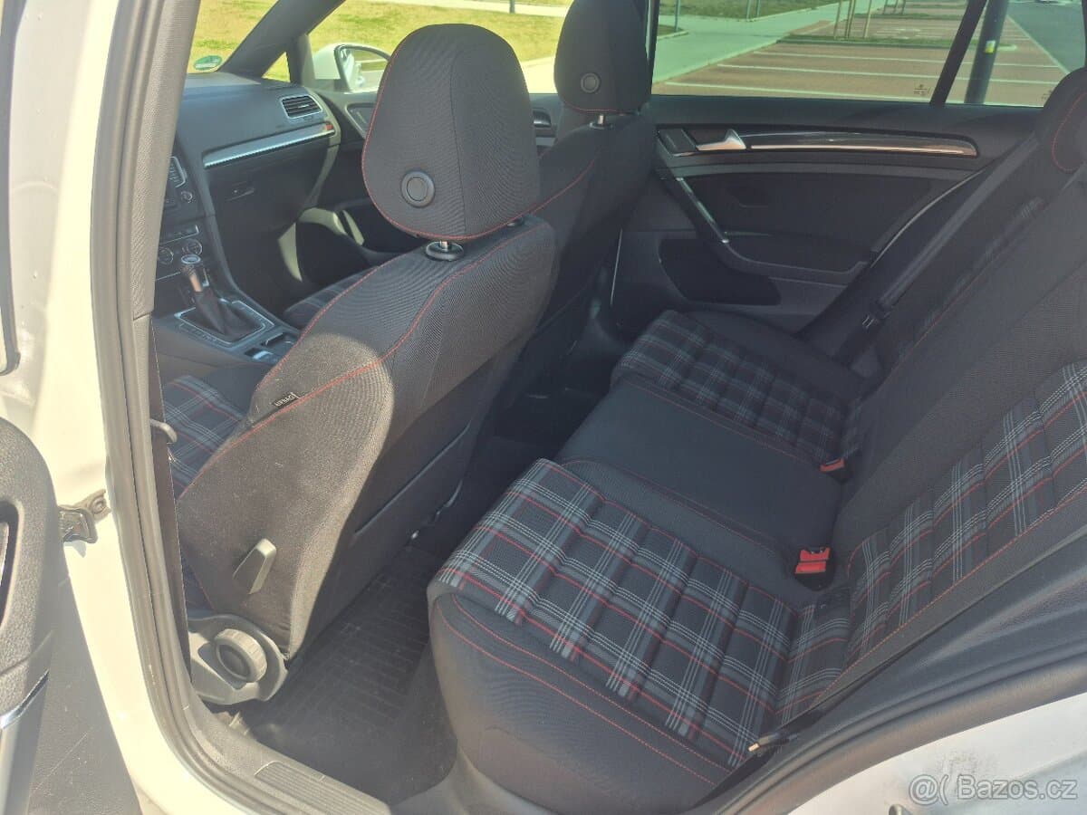 Volkswagen GOLF - 15