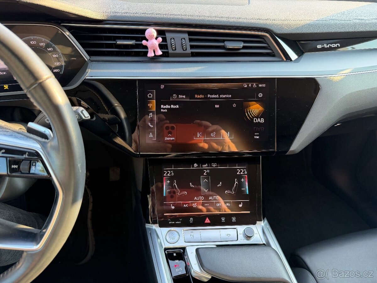 2020 Audi E-TRON - 15
