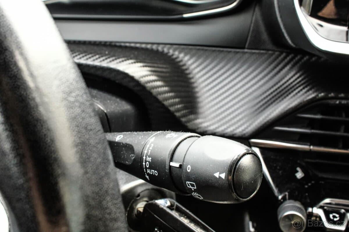 2020 Peugeot 208 - 15