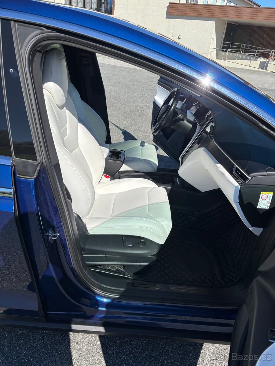 2017 Tesla MODEL X - 15