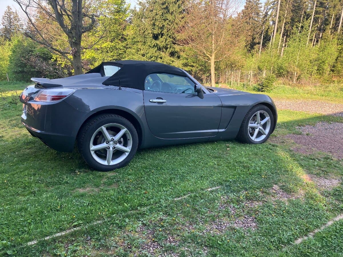 2011 Opel GT - 15