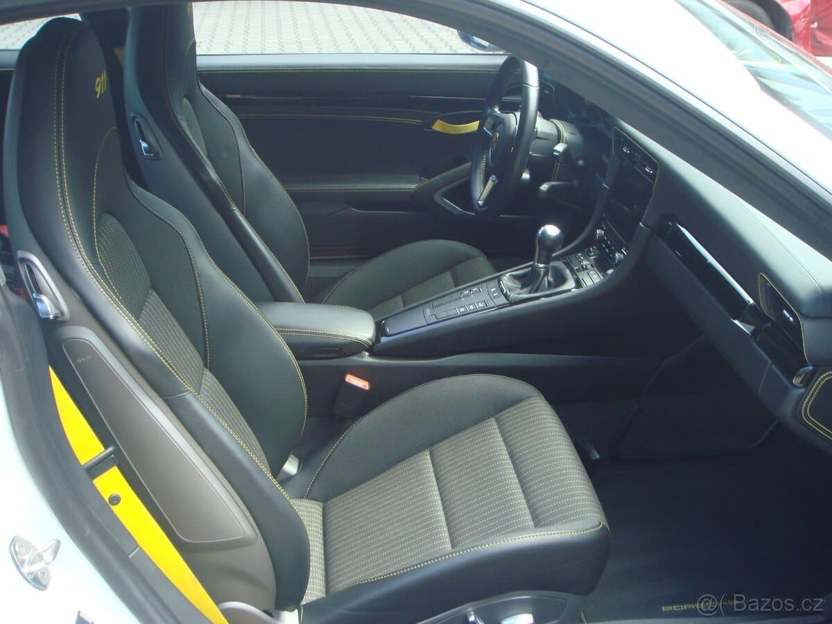 2018 Porsche 911 - 15
