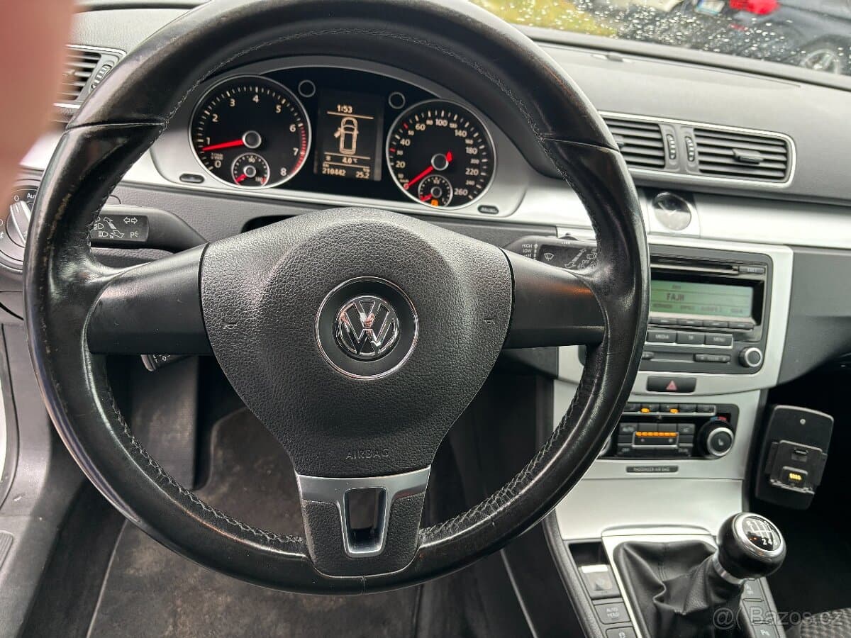 2010 Volkswagen PASSAT - 15