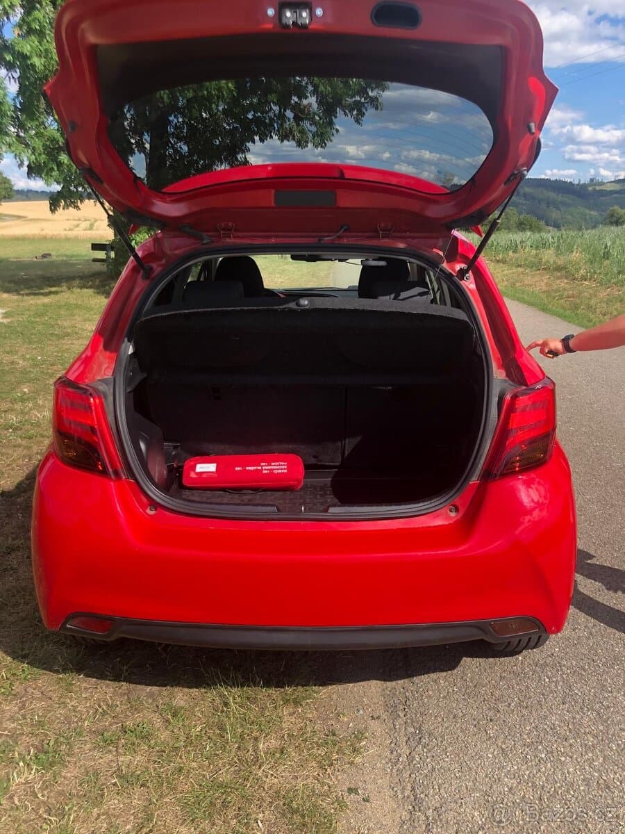 2015 Toyota YARIS - 15
