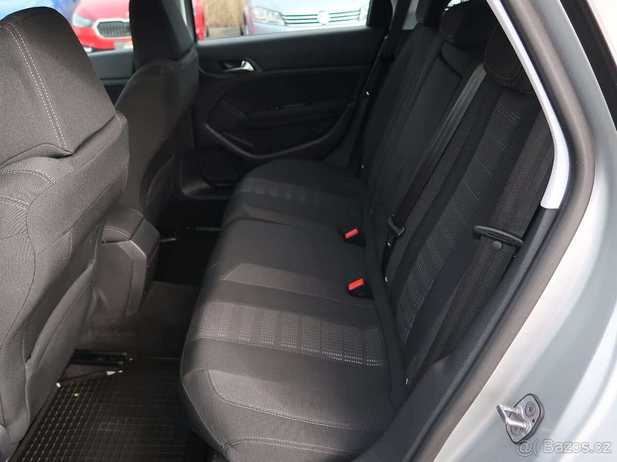 2016 Peugeot 308 - 15