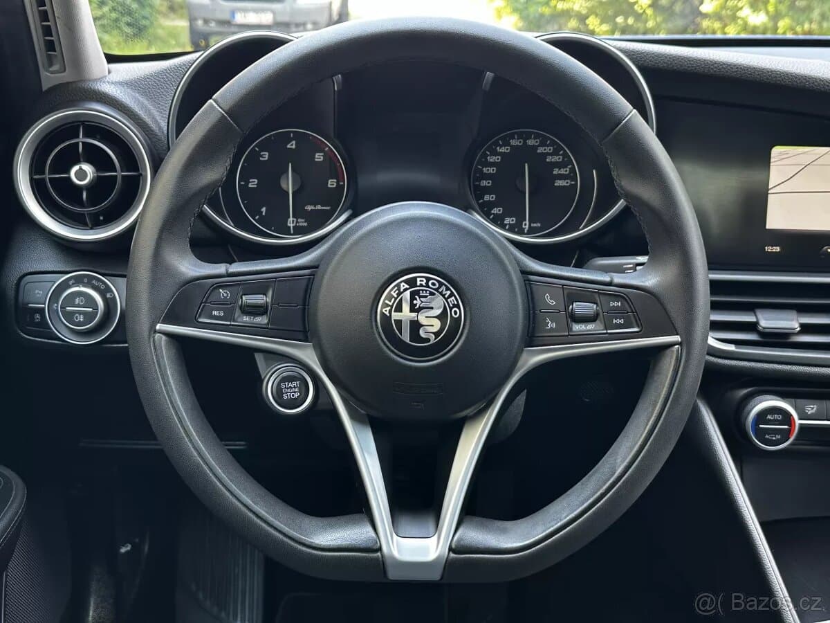 2018 Alfa Romeo GIULIA - 15