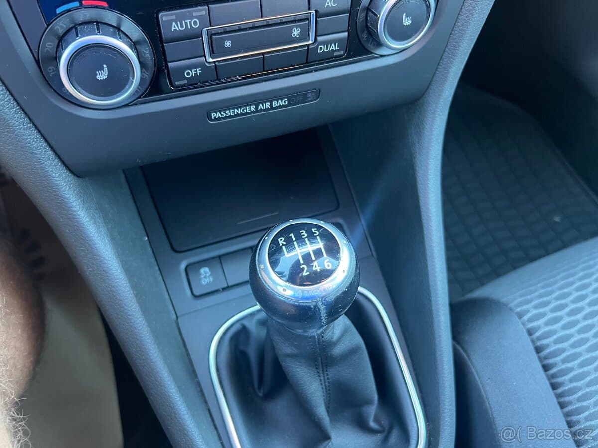 2011 Volkswagen GOLF - 15
