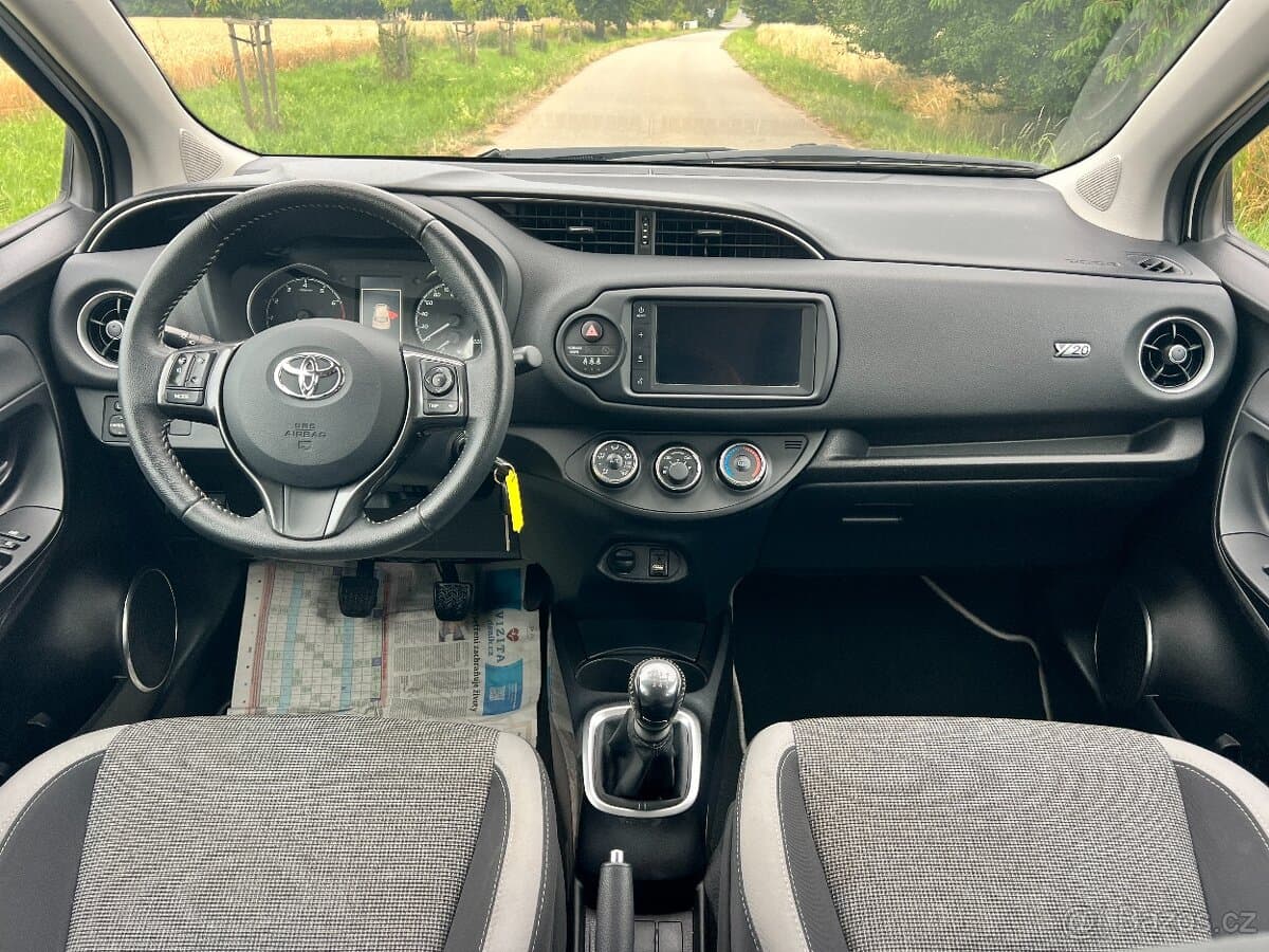 2019 Toyota YARIS - 15