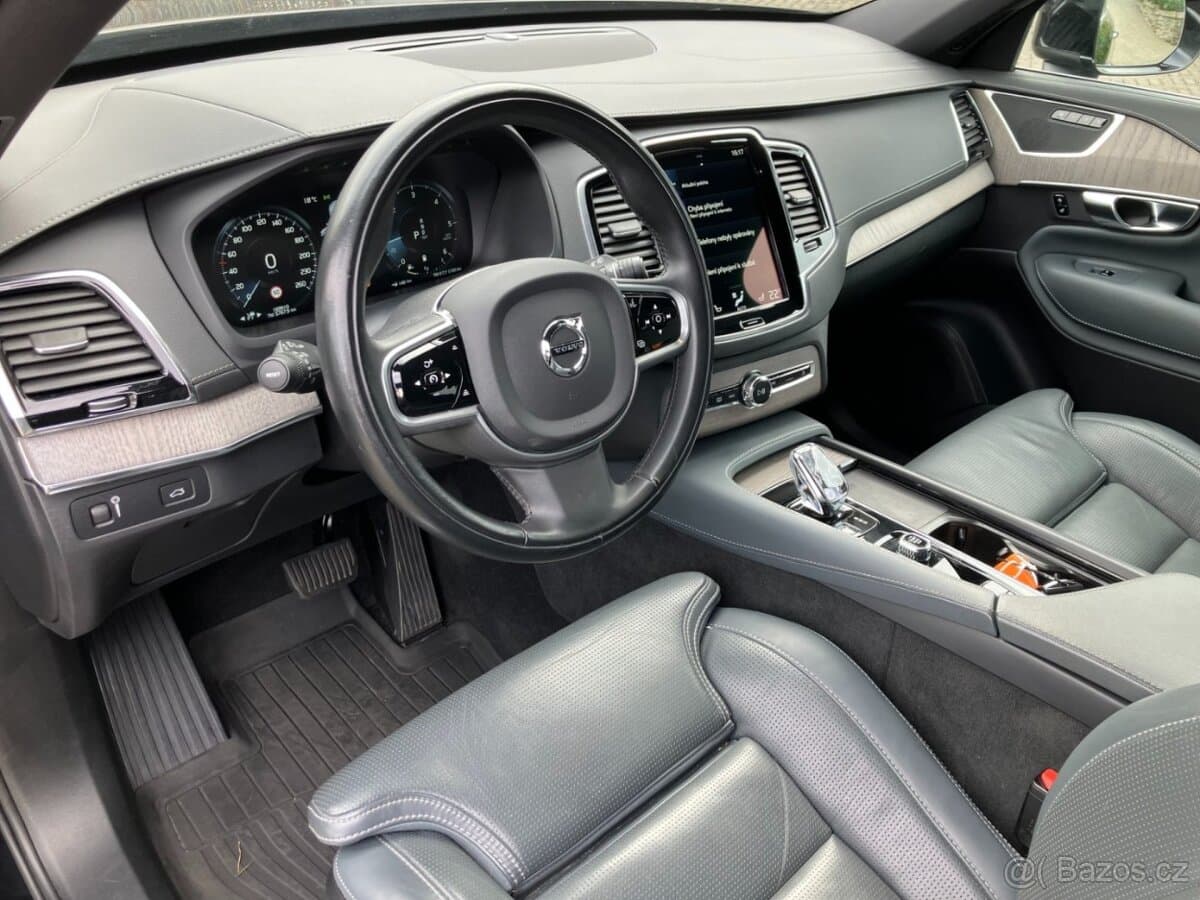 2022 Volvo XC90 - 15