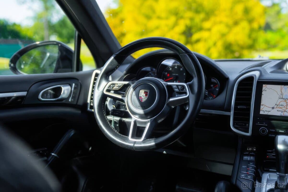 2017 Porsche CAYENNE - 15