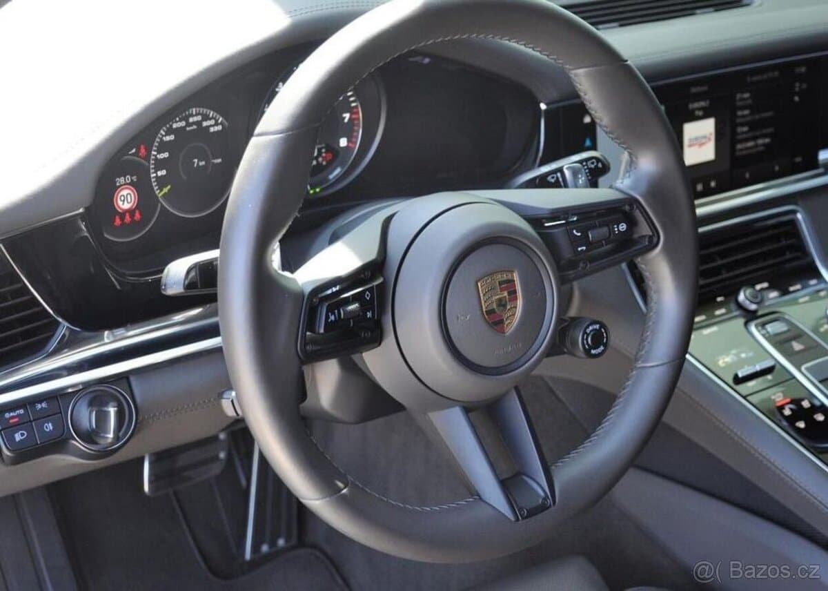 2022 Porsche PANAMERA - 15