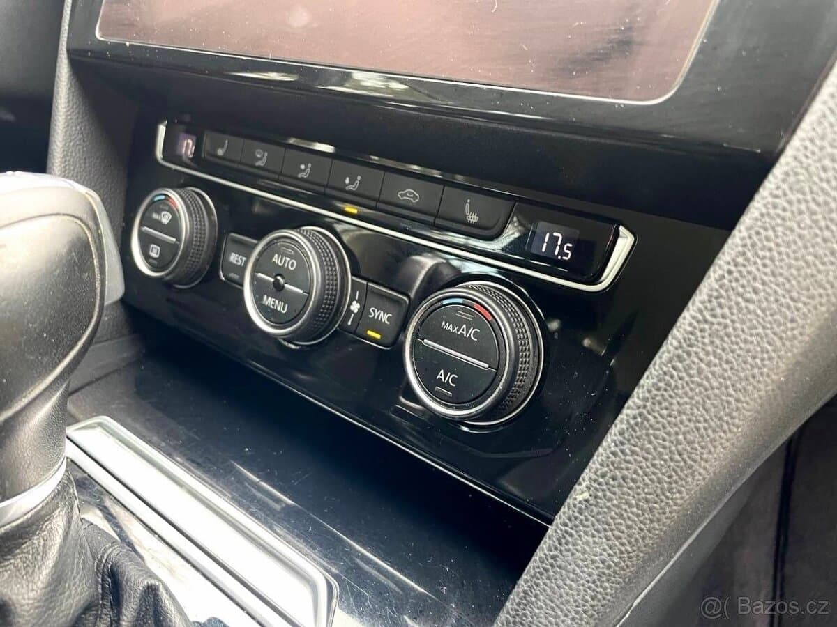 2018 Volkswagen PASSAT - 15