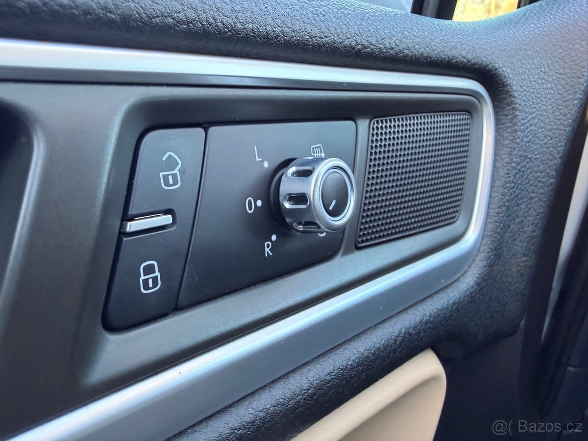 2012 Volkswagen TOUAREG - 15