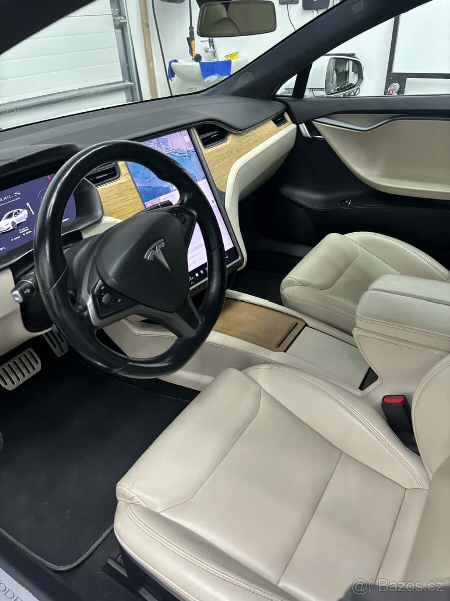 2020 Tesla MODEL S - 15