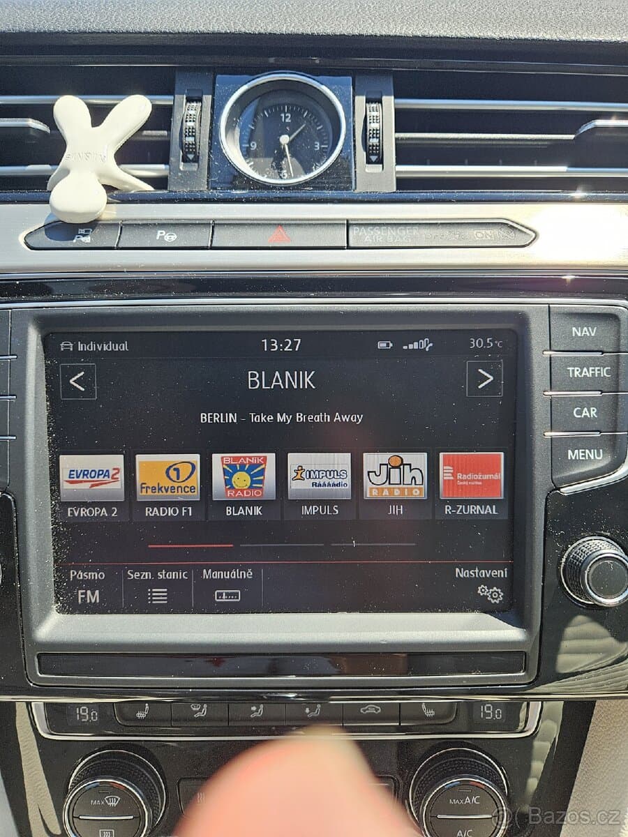 2015 Volkswagen PASSAT - 15