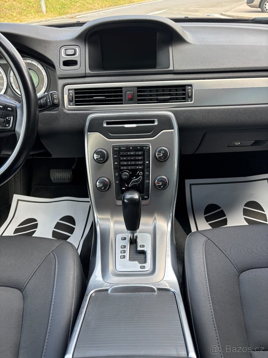2012 Volvo V70 - 15