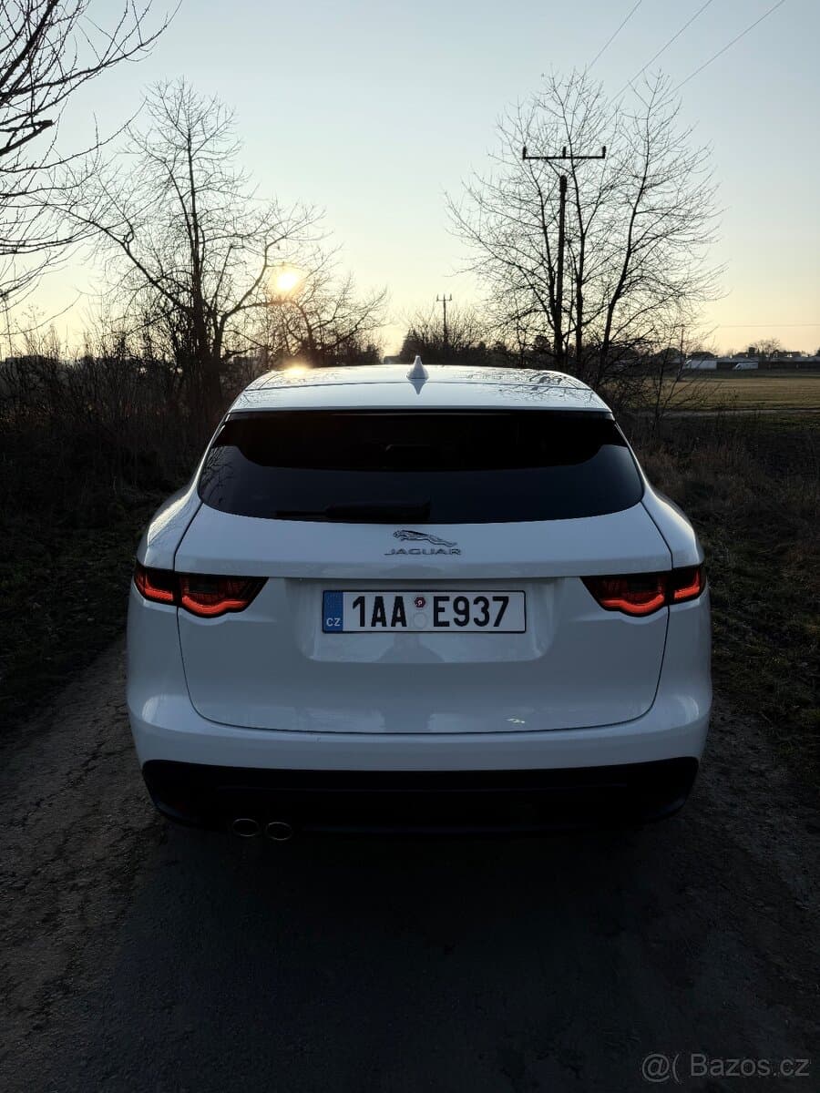 2018 Jaguar F-PACE - 15