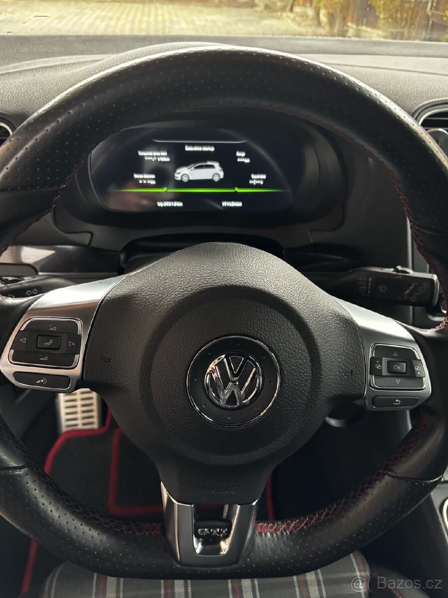 Volkswagen GOLF - 15