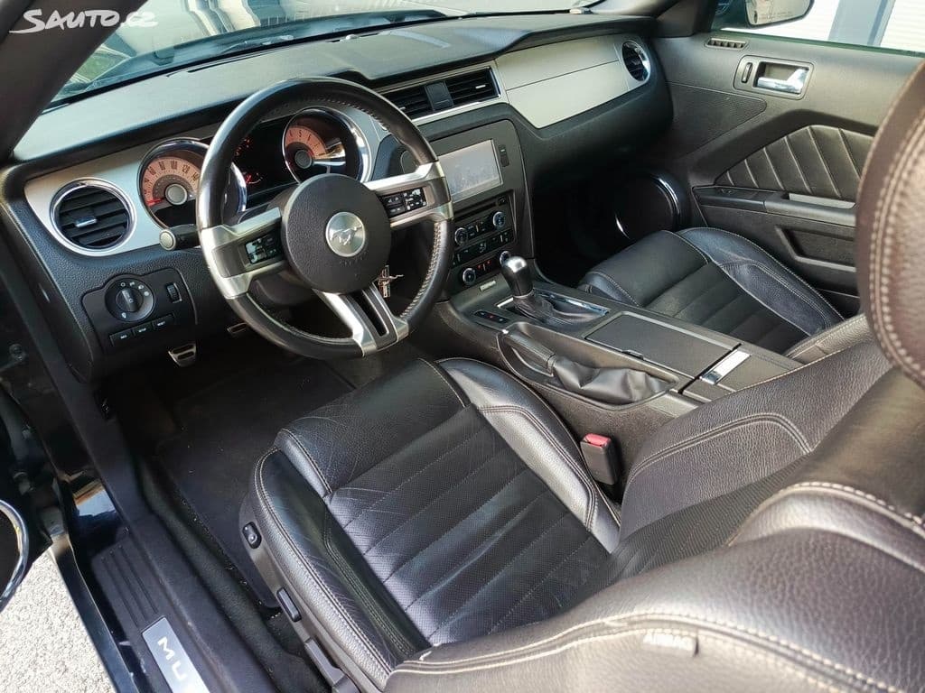 2011 Ford MUSTANG - 15
