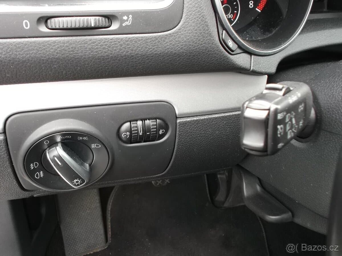 2011 Volkswagen GOLF - 15