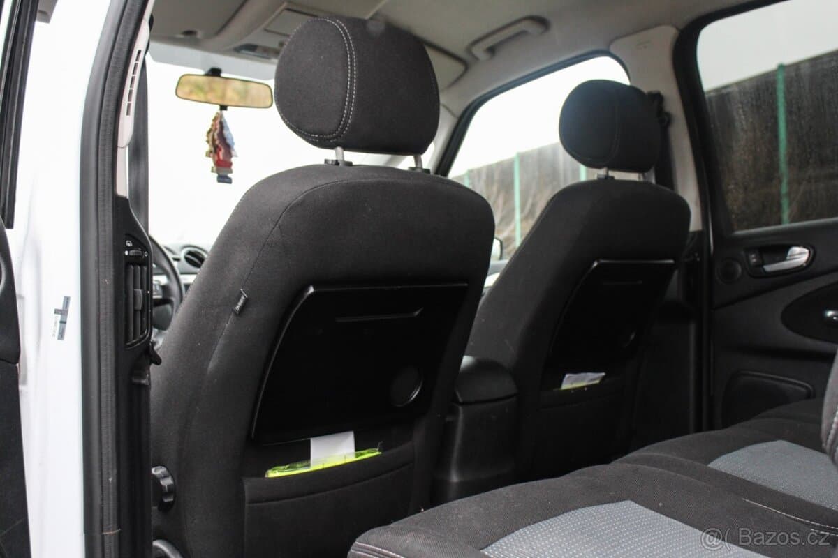 2015 Ford GALAXY - 15