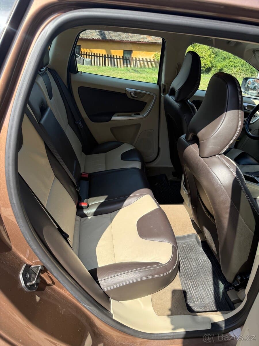 2010 Volvo XC60 - 15
